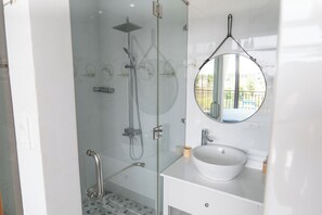 Bathroom - Nalani Homestay & Hostel Hoi An (Da Nang)