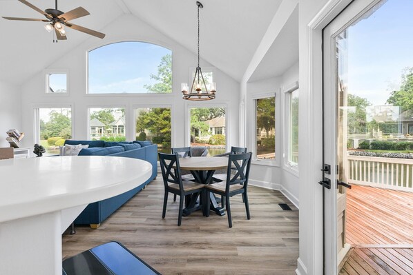 Dining - STUNNING HOME WITH LAGOON VIEWS! POOL & TENNIS NEAR HARBOUR TOWN HILTON HEAD (Hilton Head Island)