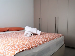 Appartement Confort, balcon, vue sur la ville | 1 chambre, système d’insonorisation, fer et planche à repasser