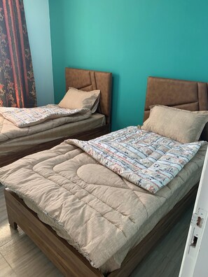 1 bedroom, bed sheets