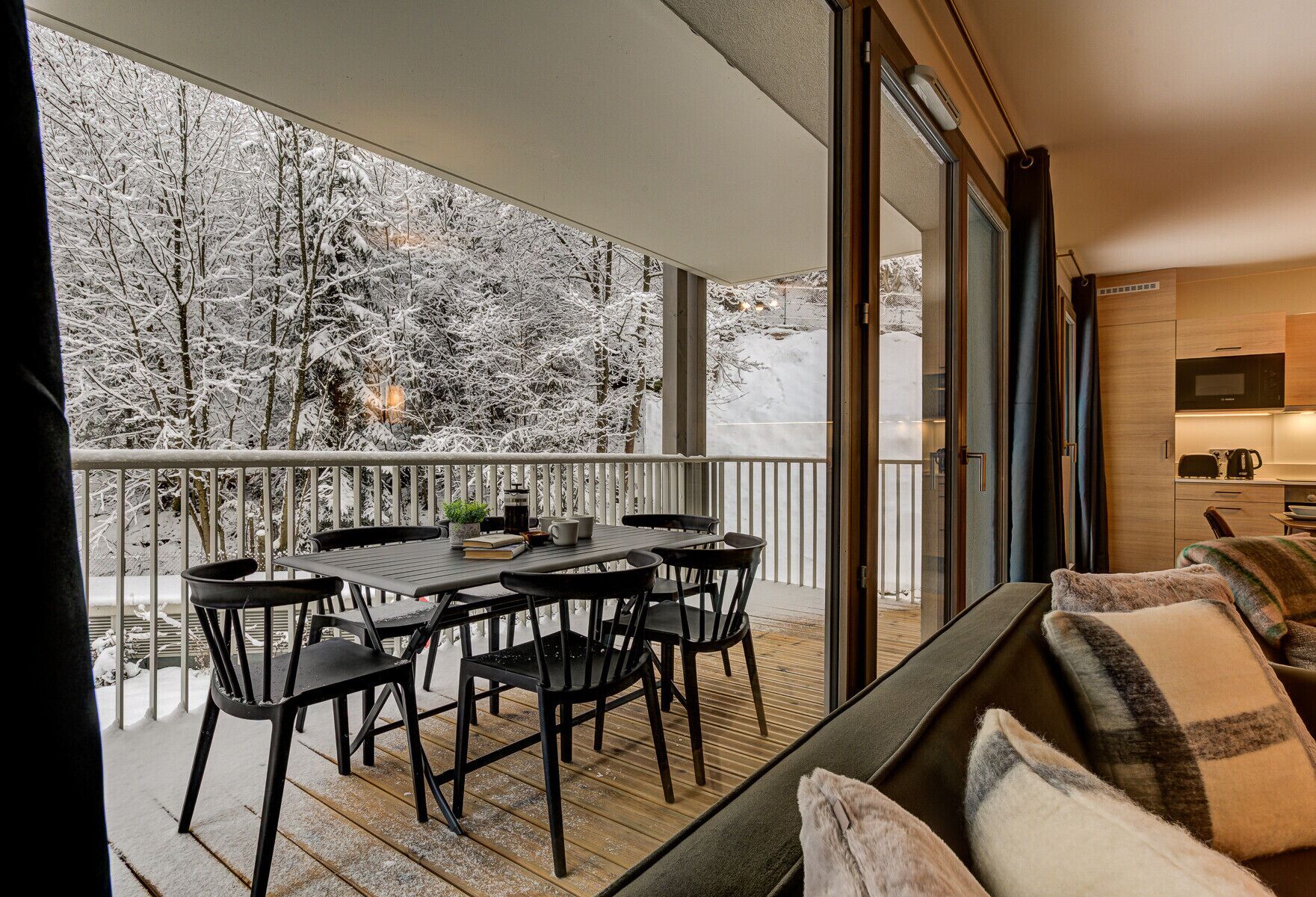 屋外ダイニングエリア