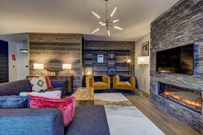 TV, fireplace