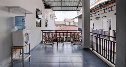 OYO 92806 Penginapan Geby Syariah