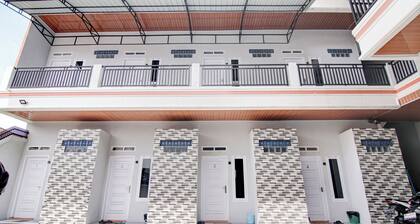 OYO 92806 Penginapan Geby Syariah