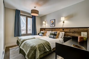 4 habitaciones, tabla de planchar con plancha y cuna de viaje 