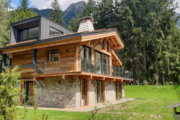 Chalet Black Pearl