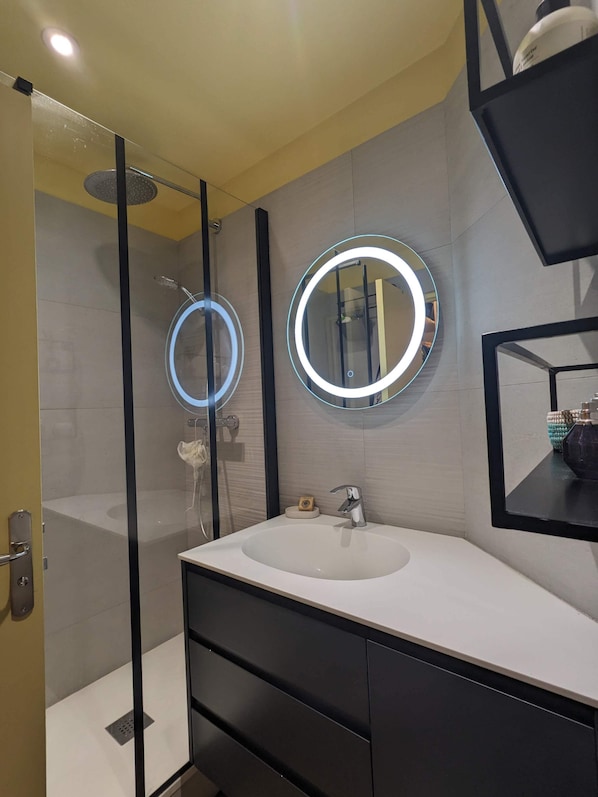 Shower, hair dryer, towels, soap