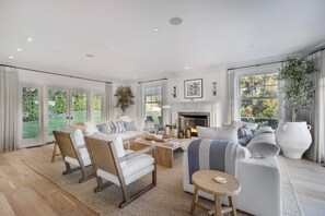 Smart TV, fireplace, offices