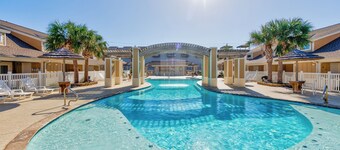 Beachside Townhome with Pools, Playground & Gulf Views for Large Groups