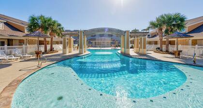 Beachside Townhome with Pools, Playground & Gulf Views for Large Groups