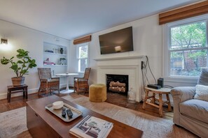 Una Smart TV, libros