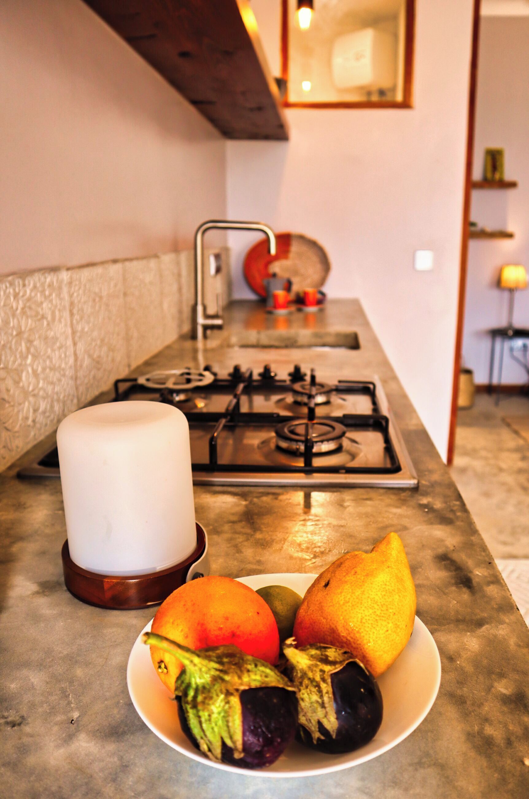 Kühlschrank, Wasserkocher mit Kaffee-/Teezubehör, Toaster