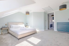 Hus – basic, flere senger | 3 soverom, skrivebord for bærbar PC, strykejern/-brett og barnesenger