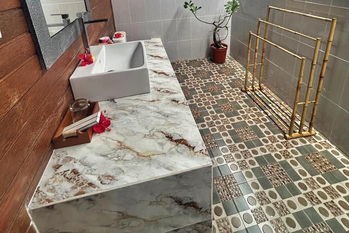 Deluxe Double Room, 1 King Bed, Balcony, Garden View | Bathroom