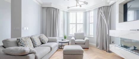 Basic Apartment, 2 Double Beds | Living area