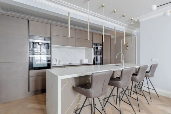 Leilighet – basic, 2 dobbeltsenger | Eget kjøkken | Mikrobølgeovn, ovn, kokeplater og vannkoker