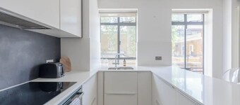 Sleek & Stylish 1BD Flat w/ Balcony - Kings Road