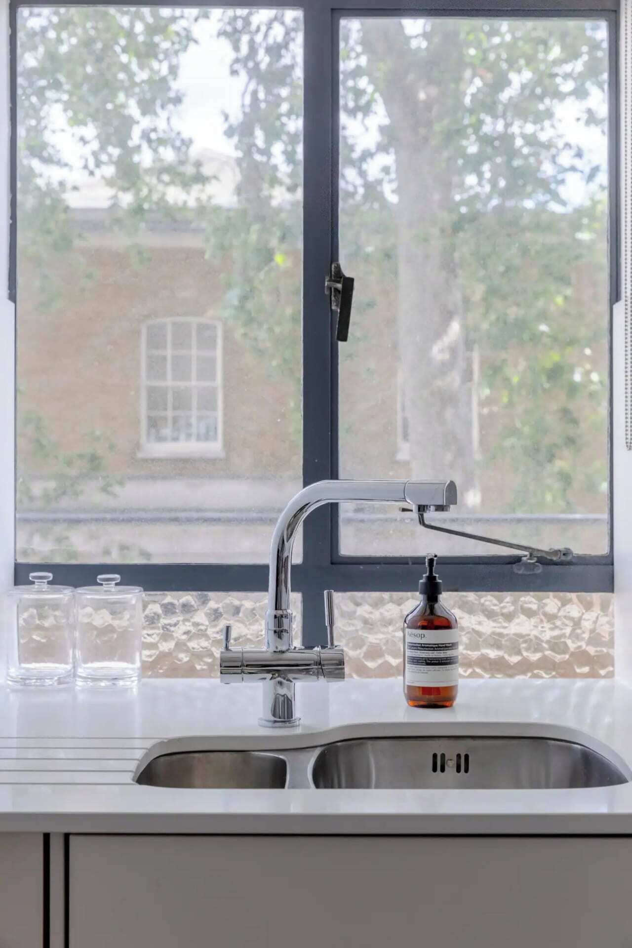 Basic Apartment, 1 King Bed | Private kitchen | Fridge, oven, stovetop, dishwasher