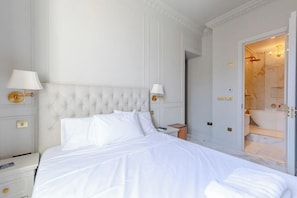 Apartamento básico, várias camas | 2 quartos, espaço de trabalho para notebook