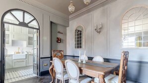Unclassified image, 4 of 37, button - Luxurious & Stylish 2BD Flat - South Kensington (London)