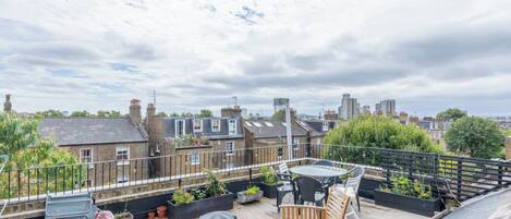 Basic Apartment, 1 King Bed with Sofa bed | Property grounds