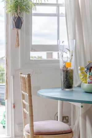 Leilighet – basic, 1 kingsize-seng med sovesofa | Spiseområde