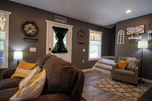 Signature Cabin, 2 Bedrooms, Non Smoking, Balcony | Living room | 45-inch Smart TV with cable channels