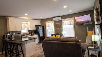 Signature Cabin, 2 Bedrooms, Non Smoking, Balcony | Living room | 45-inch Smart TV with cable channels
