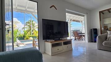 TV connectée, livres, écrans d'ordinateur, imprimantes