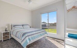 4 dormitorios, escritorio, tabla de planchar con plancha y wifi