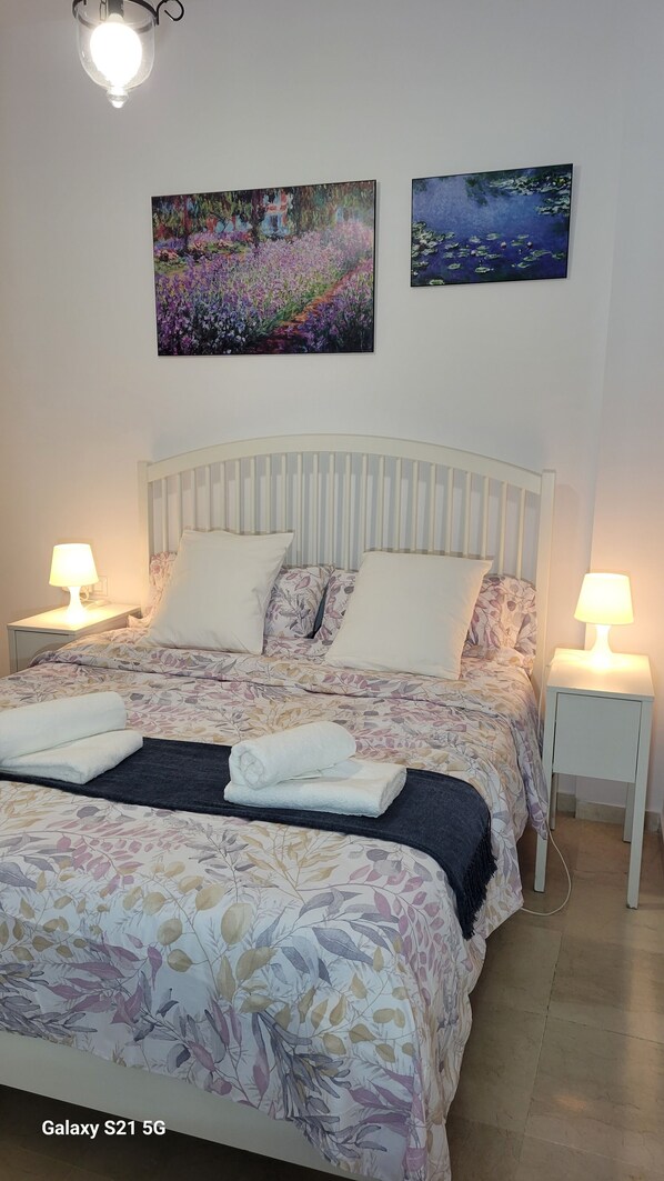 1 slaapkamer, een bureau, een strijkplank/strijkijzer, gratis wifi