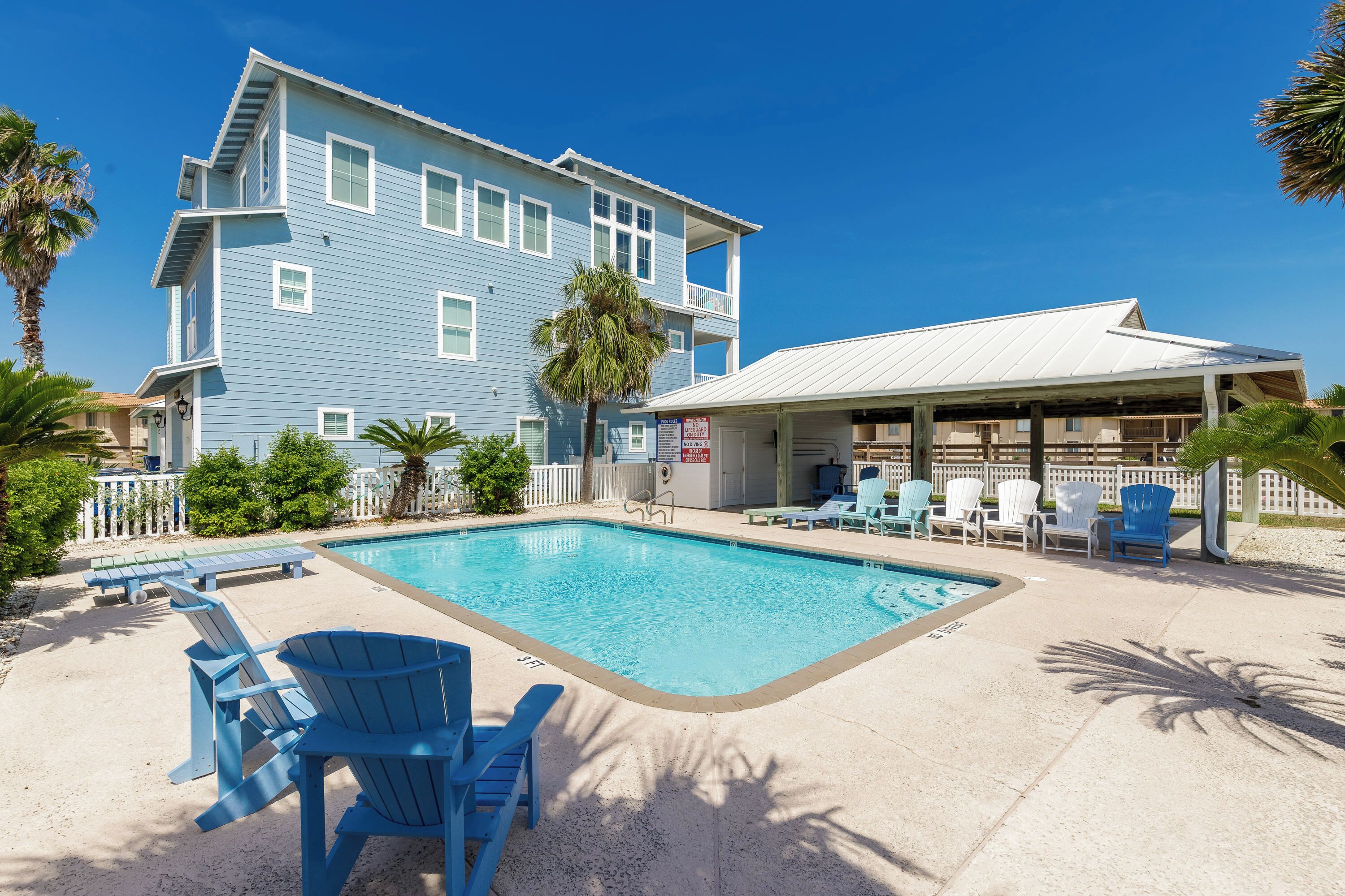 Pet Friendly! Blocks from the Beach! Sleeps 14