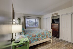 2 bedrooms, iron/ironing board, internet, bed sheets