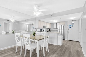 Dining - 🌴Gulf Views~Outdoor Pool~Sauna~1BR SunDestin 1415 (Destin)