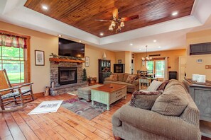 TV connectée, cheminée, lecteur de DVD