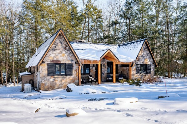 Exterior - New! Historic Lake Cottage w/ Hot Tub & Fire Pit (Oakland)