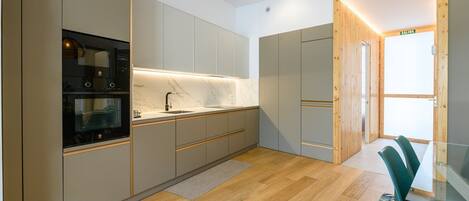 Fridge, microwave, oven, dishwasher