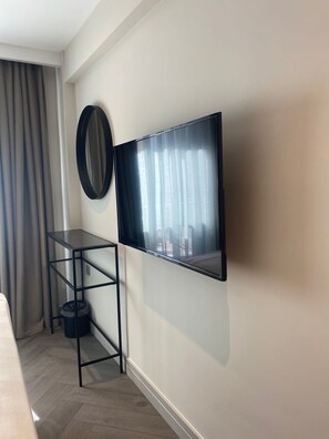 Chambre Standard double | Literie de qualité, minibar, coffre-fort, bureau