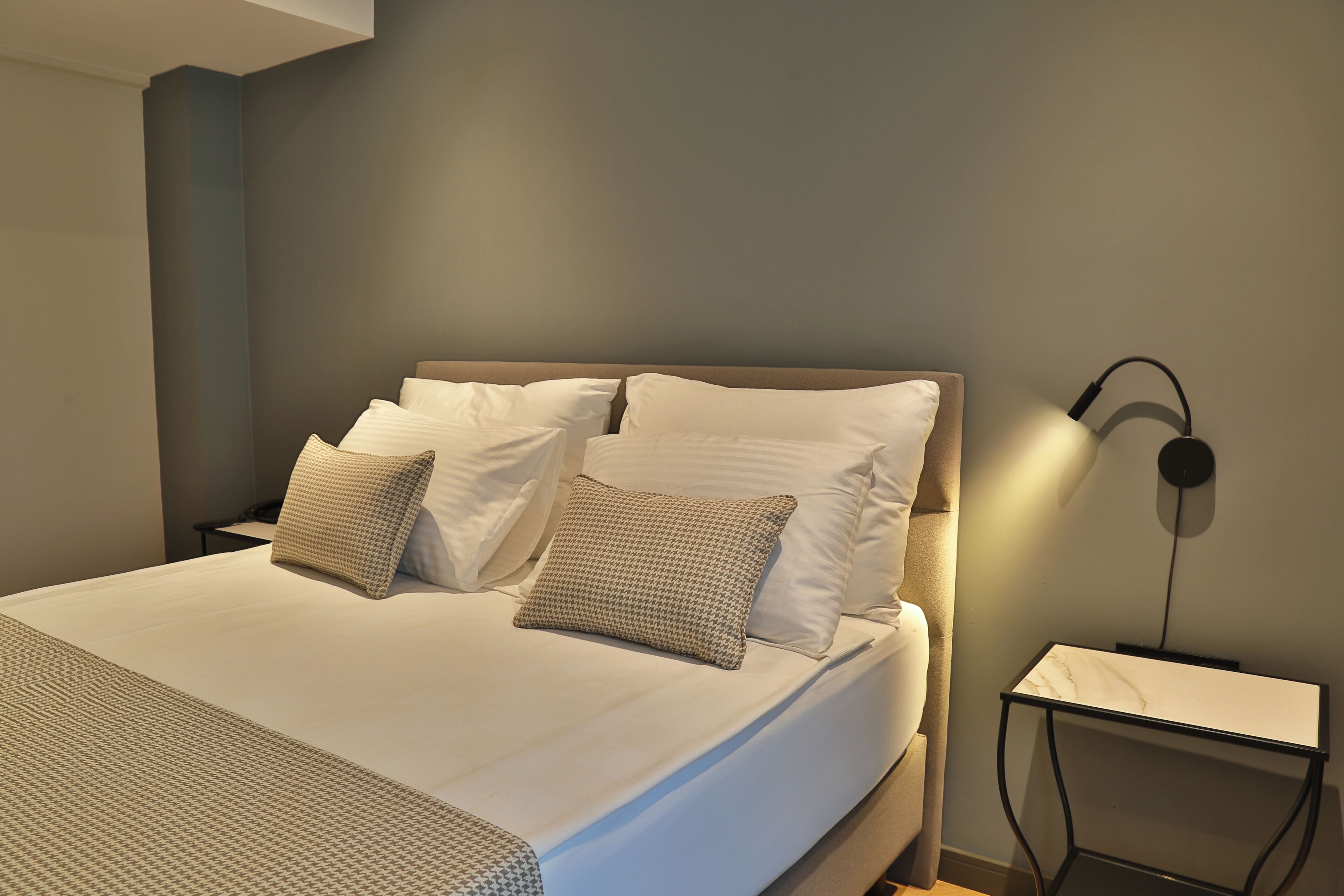 Photo - İn The Middle Hotel