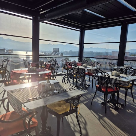 Deluxe Room, 1 Queen Bed | Terrace/patio