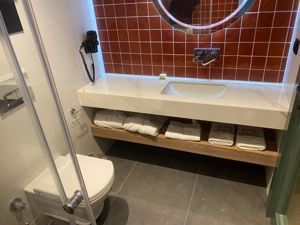 Photo - İn The Middle Hotel