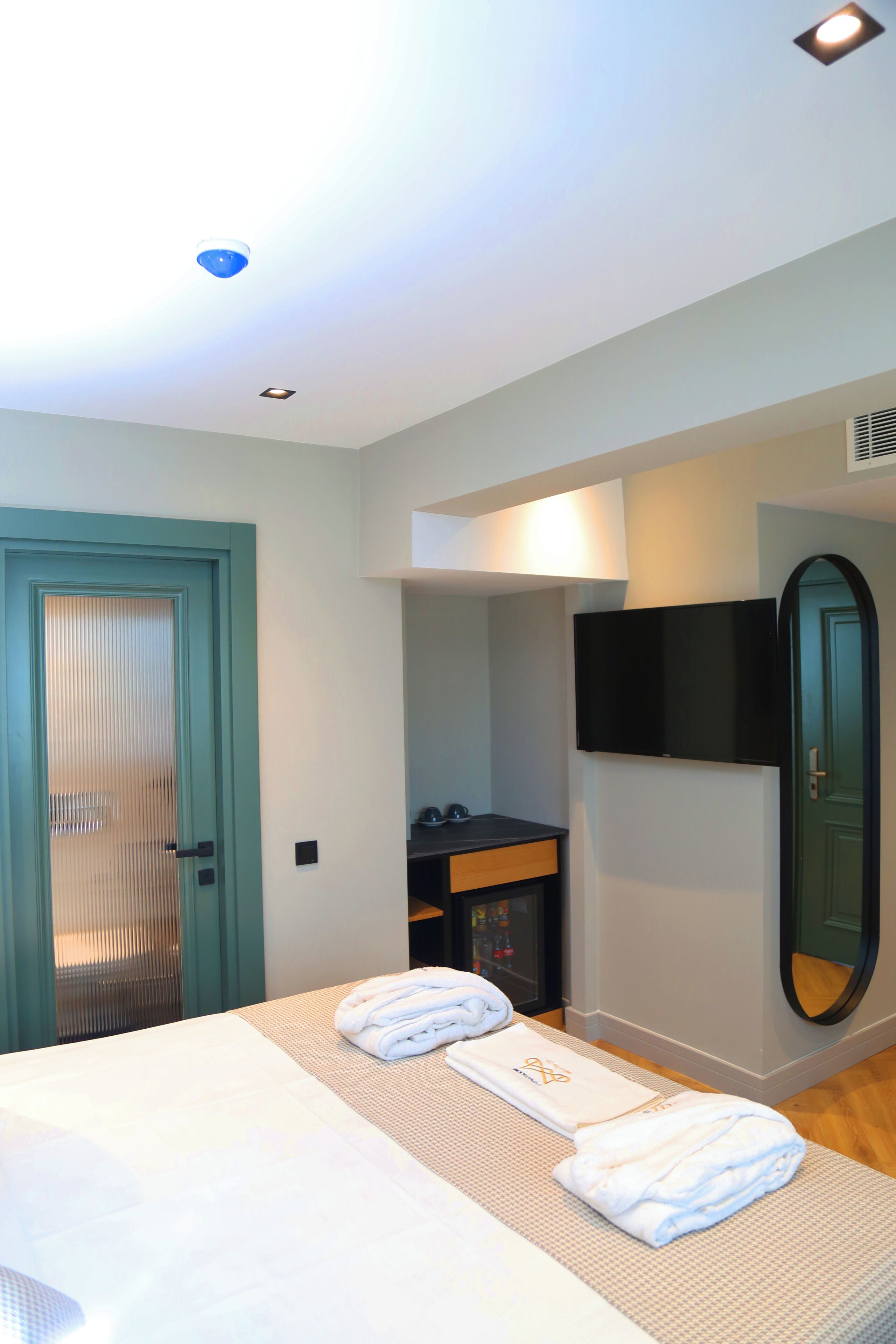 Photo - İn The Middle Hotel