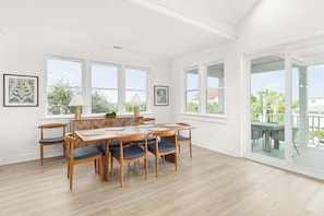 Dining - Sweet Retreat | Pet Friendly, Close Walk to Beach! (Tybee Island)