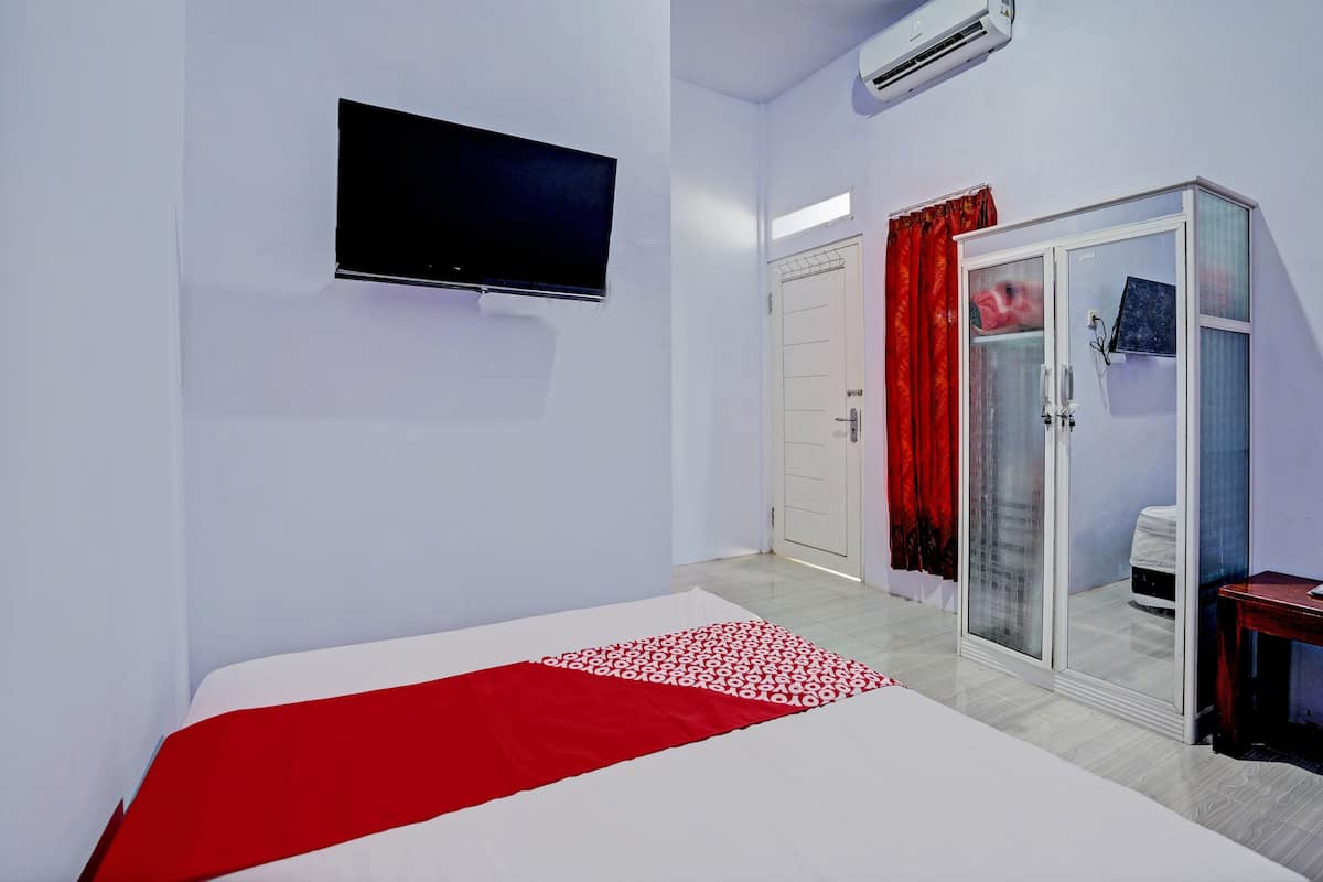 Standard Double Room | Laptop workspace, free WiFi, bed sheets