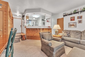 Condo, 2 Bedrooms | Living area