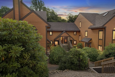 7 Springs Ski & Mountain Adventure Condo 2 Bedroom Condo by RedAwning