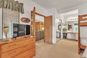 2 bedrooms, desk, laptop workspace, iron/ironing board - 7 Springs Ski & Mountain Adventure Condo 2 Bedroom Condo by RedAwning (Champion)