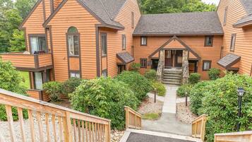 Condo, 2 Bedrooms | Exterior