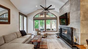 Condo, 2 Bedrooms | Living area | Smart TV