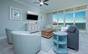 Condo, 2 chambres | Aire de séjour
